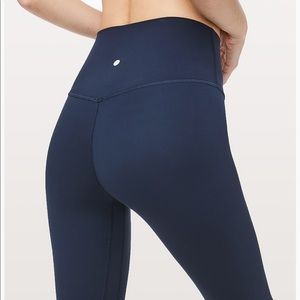 Lululemon Navy Align Crop - Lightly worn - Size 4